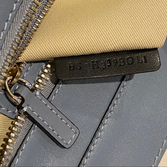 🔹Valentino Rockstud Medium Bag - Picture 9 of 11